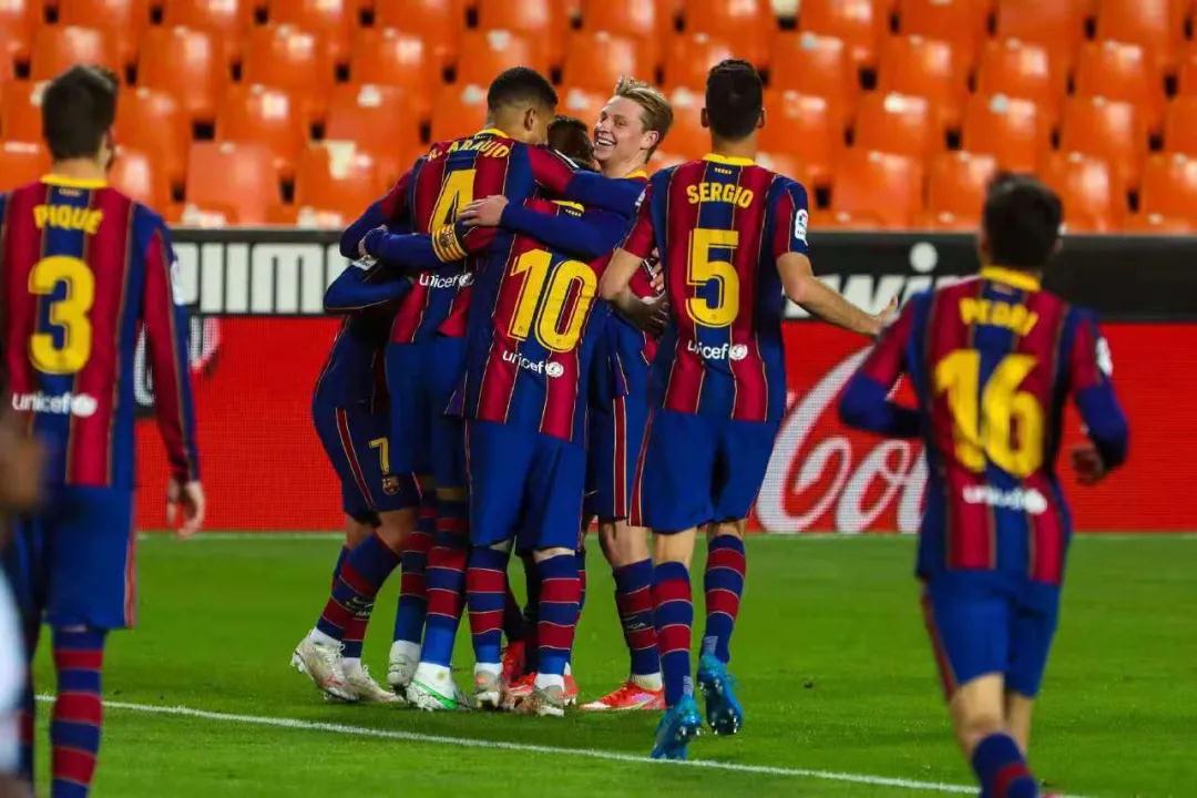 ملخص مباراة يوفنتوس ضد نابوليصراع العمالقة في الدوري الإيطالي