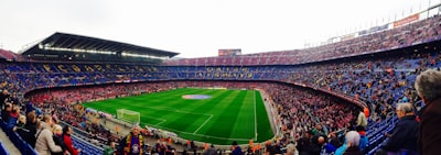 برشلونةوريالمدريدالساعةكام؟